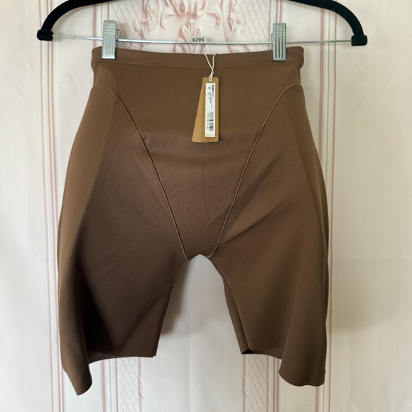 SKIMS Other - Skims SOLD Body Butt & Hip Enhancing Mid Thigh Short Sz SOLD